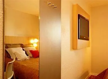 Welcomotel Les Mureaux 2*