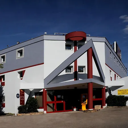 Welcomotel Les Mureaux 2*