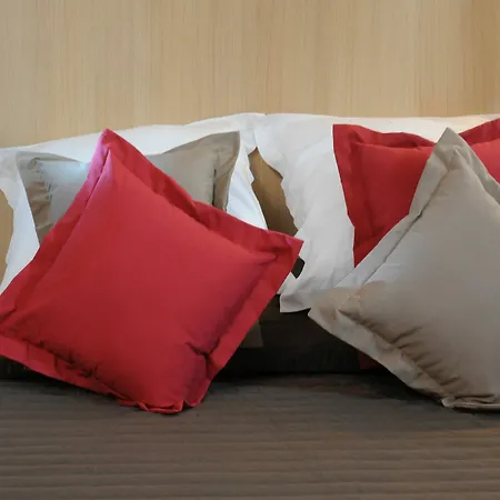 Hotel Welcomotel Les Mureaux 2*