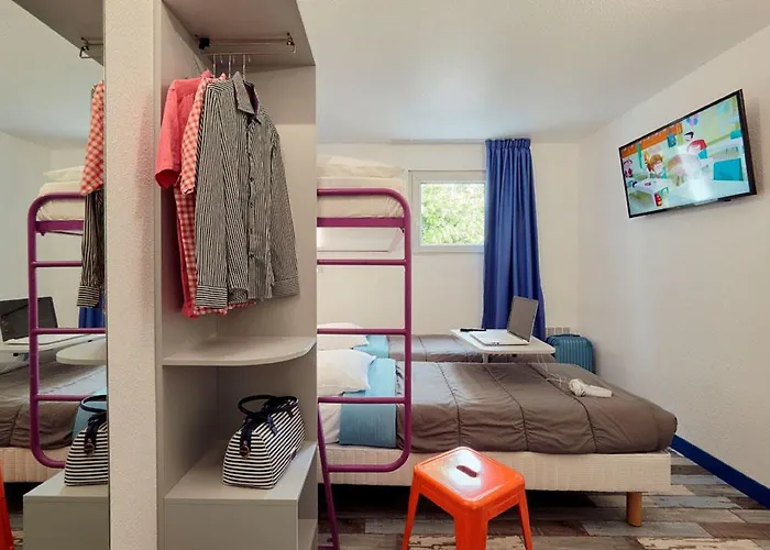 Hotel Welcomotel Les Mureaux 2*