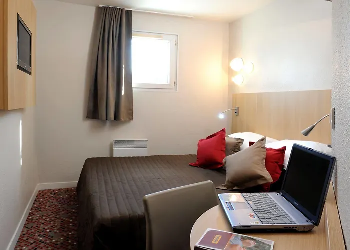 Welcomotel Les Mureaux Hotel 2*