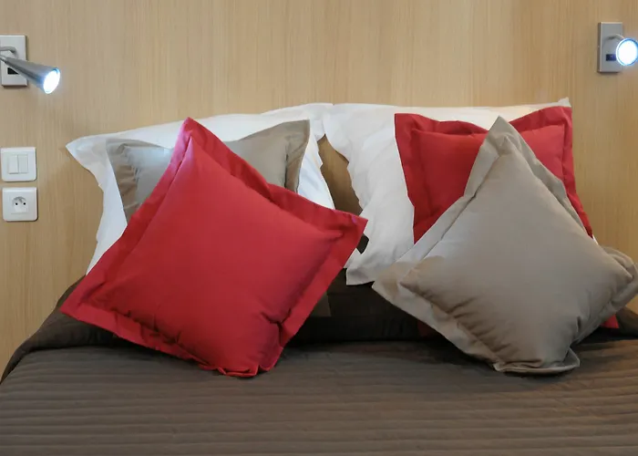 Hotel Welcomotel Les Mureaux 2*